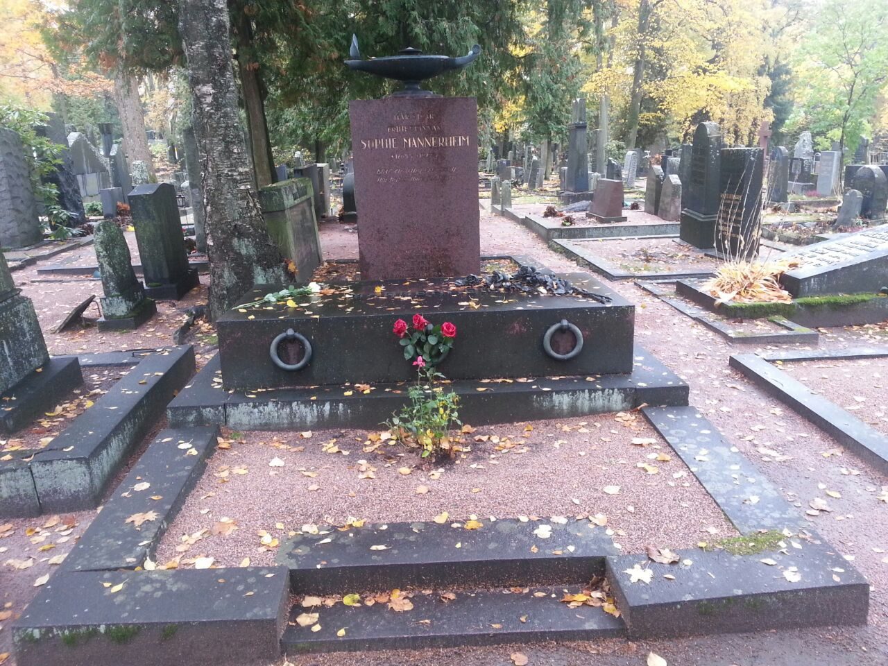 Sophie%20Mannerheim%27s%20tomb%2CHelsinki%20%281%29.JPG